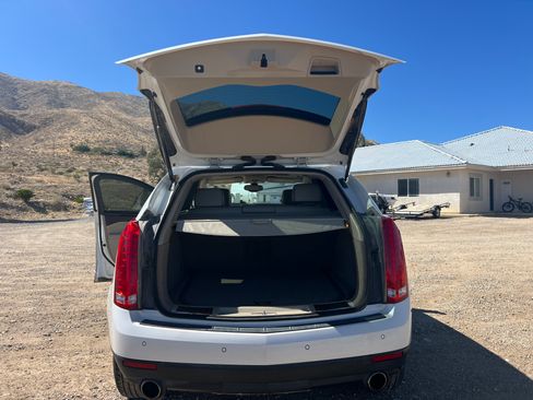 Used 2014 Cadillac SRX Luxury image 11