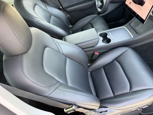 Used 2022 Tesla Model Y Long Range image 20