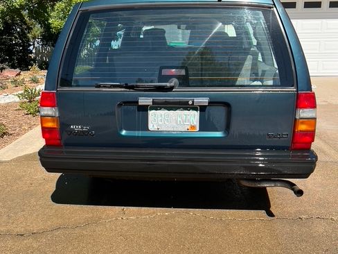 Used 1994 Volvo 940 Wagon RWD image 10