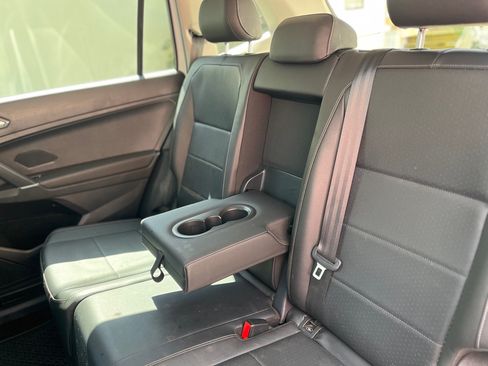 Used 2018 Volkswagen Tiguan SE image 12