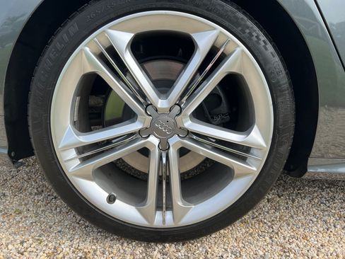 Used 2015 Audi S8 image 12