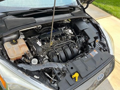 Used 2016 Ford Focus SE w/ Reverse Sensing Package image 2