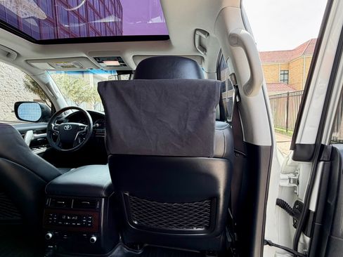 Used 2016 Toyota Land Cruiser AWD/4WD image 26