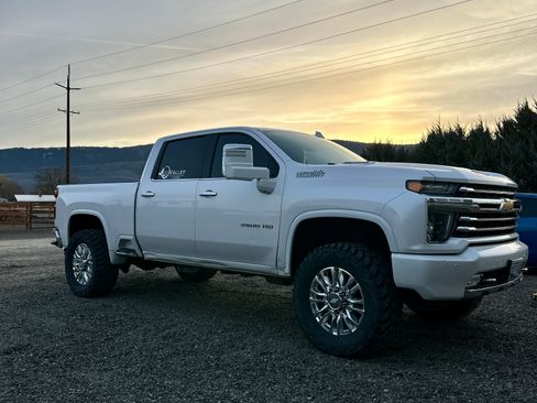 Used 2020 Chevrolet Silverado 3500 High Country w/ Z71 Off-Road Package image 13