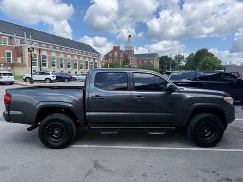 Used 2018 Toyota Tacoma SR w/ SR Convenience Package AWD/4WD image 5