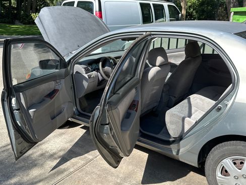Used 2004 Toyota Corolla LE FWD image 13