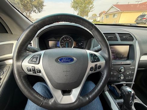 Used 2013 Ford Explorer XLT image 11