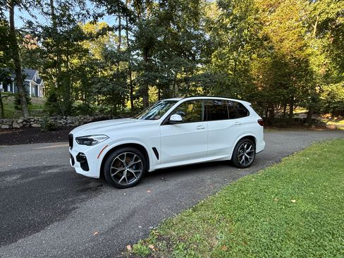 Used 2021 BMW X5 xDrive40i w/ M Sport Package AWD/4WD image 2