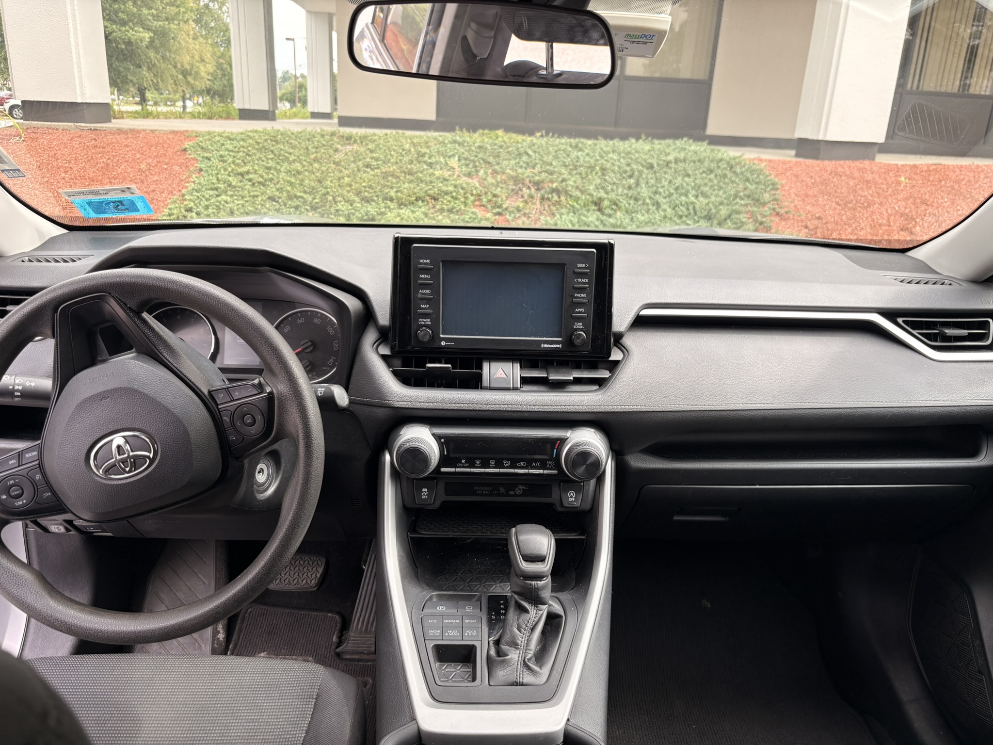 Used 2021 Toyota RAV4 LE w/ Carpet Mat Package (TMS) AWD/4WD image 12