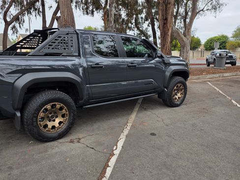 Used 2025 Toyota Tacoma 4x4 Double Cab Hybrid image 29