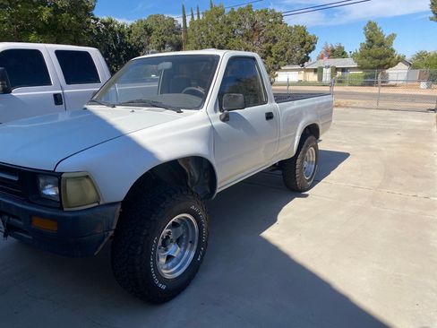 Used 1994 Toyota Pickup 2WD Regular Cab image 2