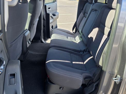 Used 2022 Nissan Frontier SV image 13