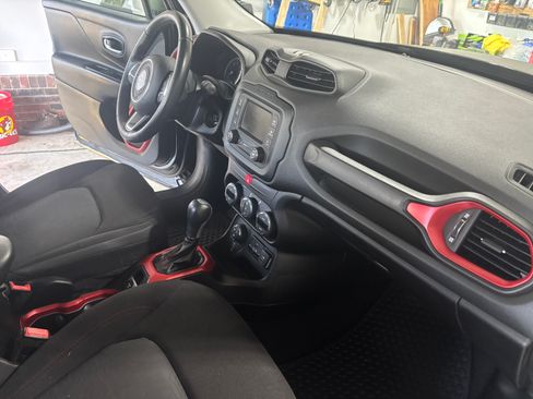 Used 2017 Jeep Renegade Trailhawk w/ Popular Equipment Group AWD/4WD image 25