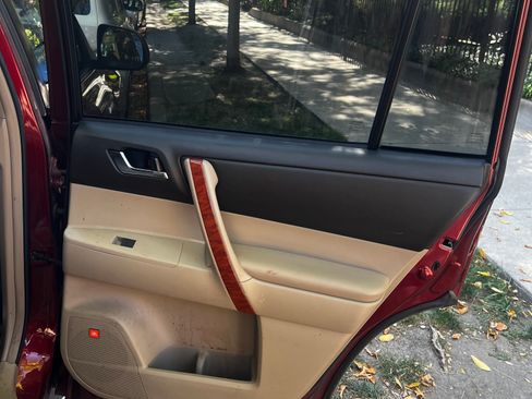 Used 2010 Toyota Highlander Limited image 38