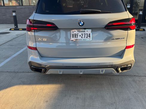 Used 2025 BMW X5 xDrive40i w/ M Sport Package image 4