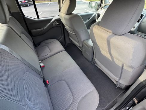 Used 2019 Nissan Frontier SV image 8