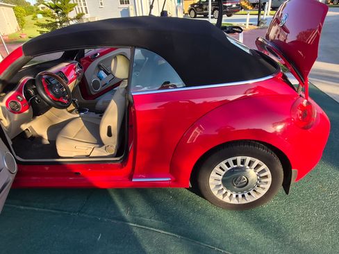 Used 2014 Volkswagen Beetle 2.5 image 10