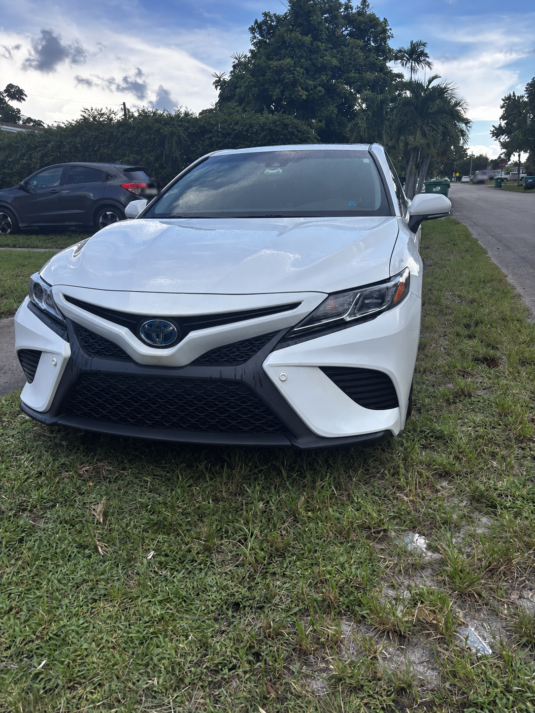 Used 2018 Toyota Camry SE w/ Audio Package FWD image 2