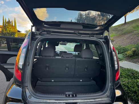 Used 2019 Kia Soul + image 10