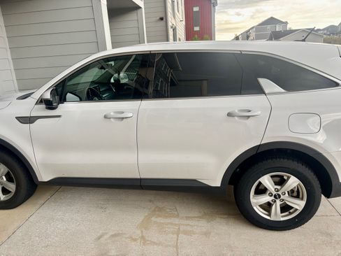 Used 2023 Kia Sorento LX AWD/4WD image 9