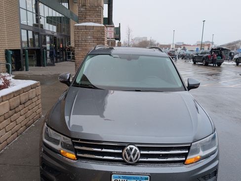 Used 2019 Volkswagen Tiguan SE w/ Panoramic Sunroof Package image 5
