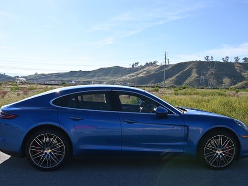 Used 2017 Porsche Panamera Turbo image 4