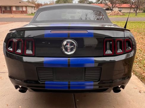 Used 2013 Ford Mustang Convertible image 5