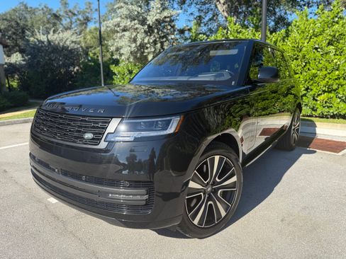 Used 2023 Land Rover Range Rover SE image 1