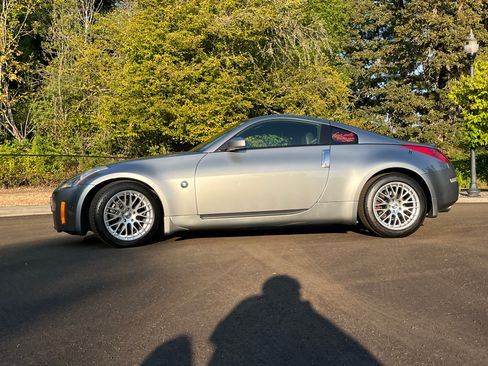 Used 2004 Nissan 350Z Touring w/ Aerodynamics Pkg image 9