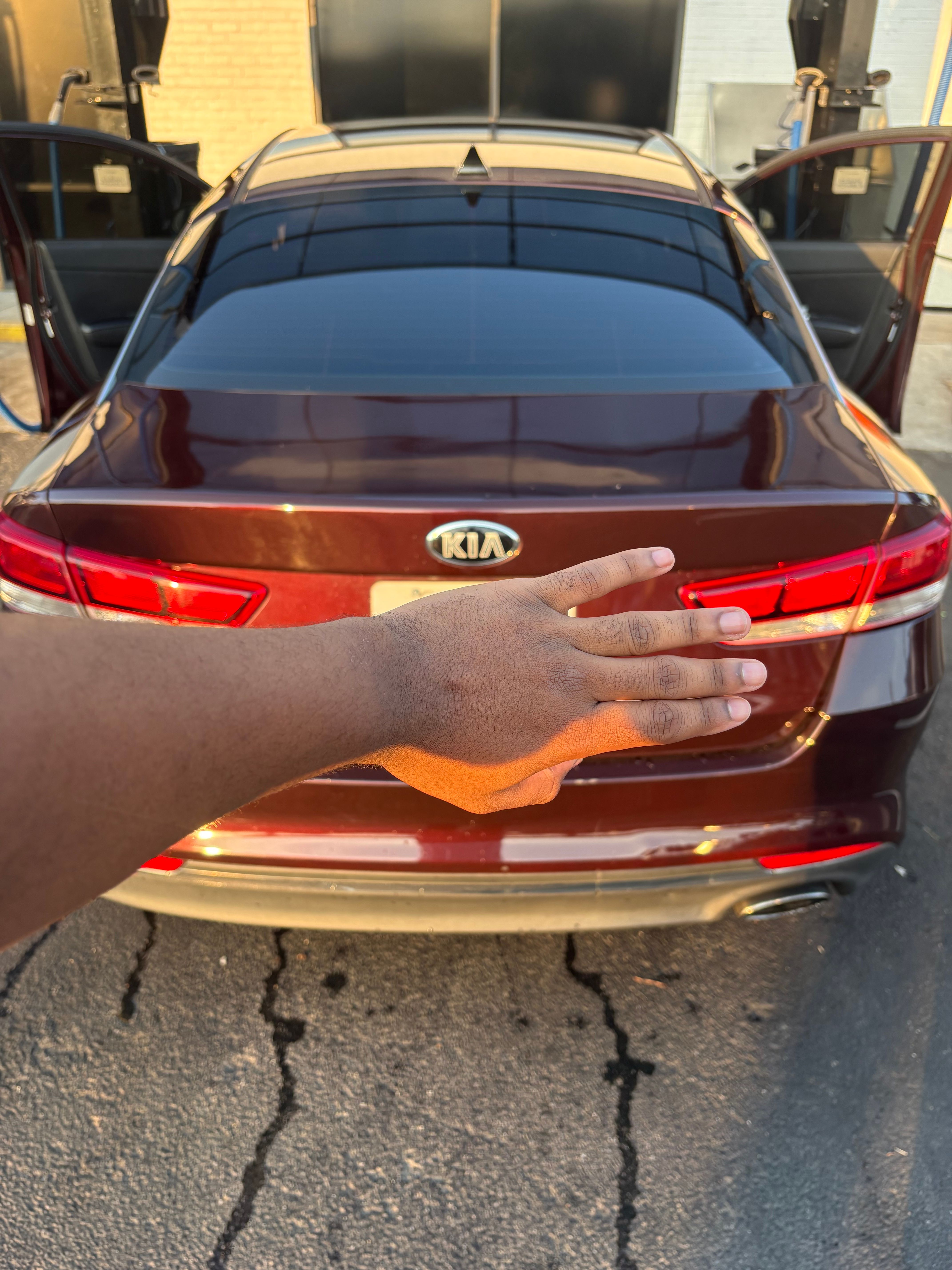 Used 2018 Kia Optima LX FWD image 2