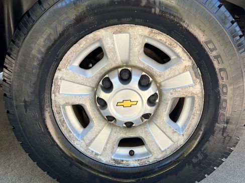 Used 2009 Chevrolet Suburban 2500 LT AWD/4WD image 21