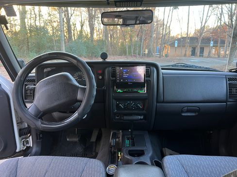 Used 1999 Jeep Cherokee SE image 21