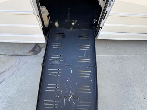 Used 2016 Dodge Grand Caravan SXT FWD image 6