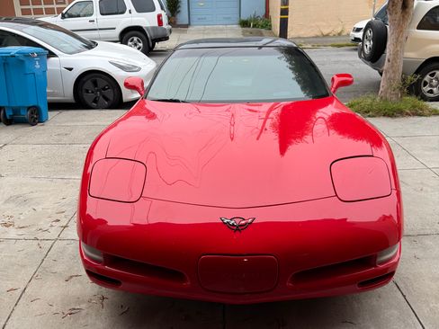 Used 2000 Chevrolet Corvette Coupe w/ Roof Pkg RWD image 1