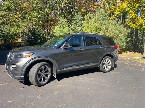 Used 2020 Ford Explorer Platinum w/ Premium Technology Package image 4