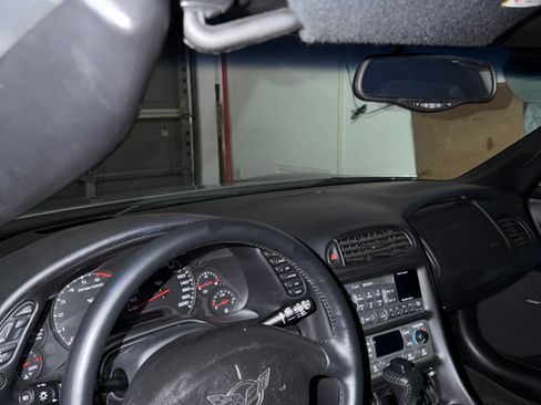 Used 2004 Chevrolet Corvette Coupe w/ Roof Package image 7