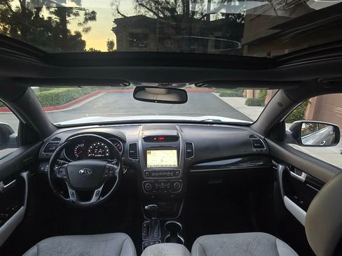 Used 2015 Kia Sorento SX image 14
