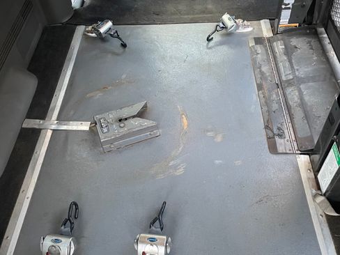 Used 2011 GMC Savana 2500 LT w/ LT Preferred Equipment Group image 19