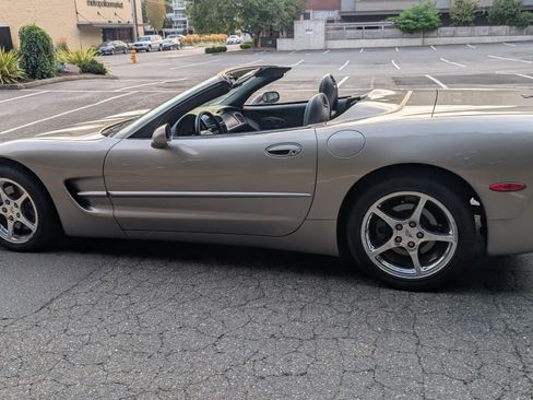 Used 2000 Chevrolet Corvette Convertible w/ Memory Pkg image 6