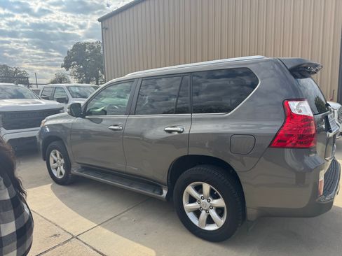 Used 2011 Lexus GX 460 w/ Comfort Plus Pkg AWD/4WD image 4