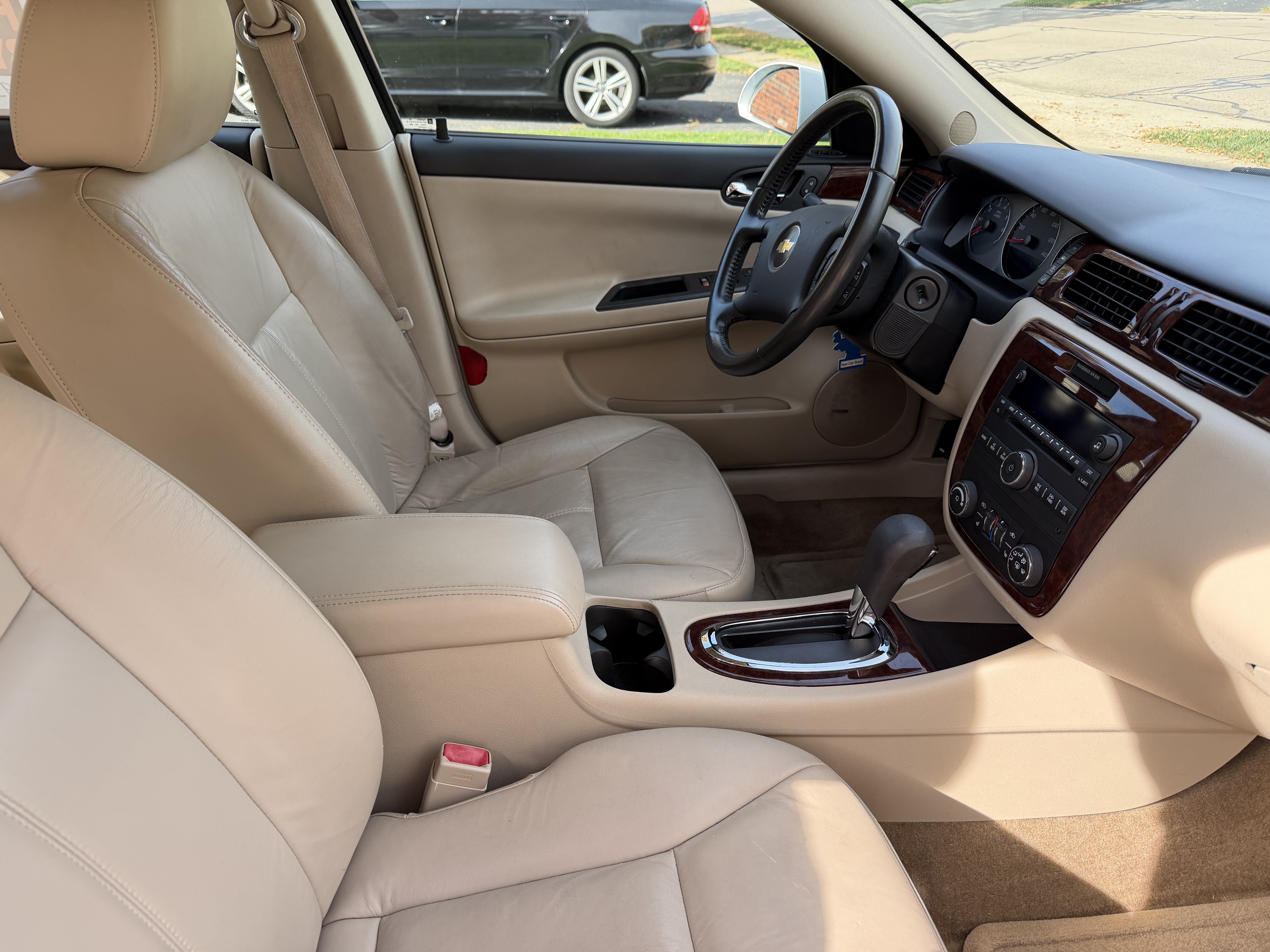 Used 2011 Chevrolet Impala LT w/ Luxury Edition Package FWD image 13