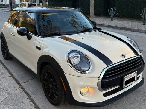 Used 2019 MINI Cooper 2-Door Hardtop image 4