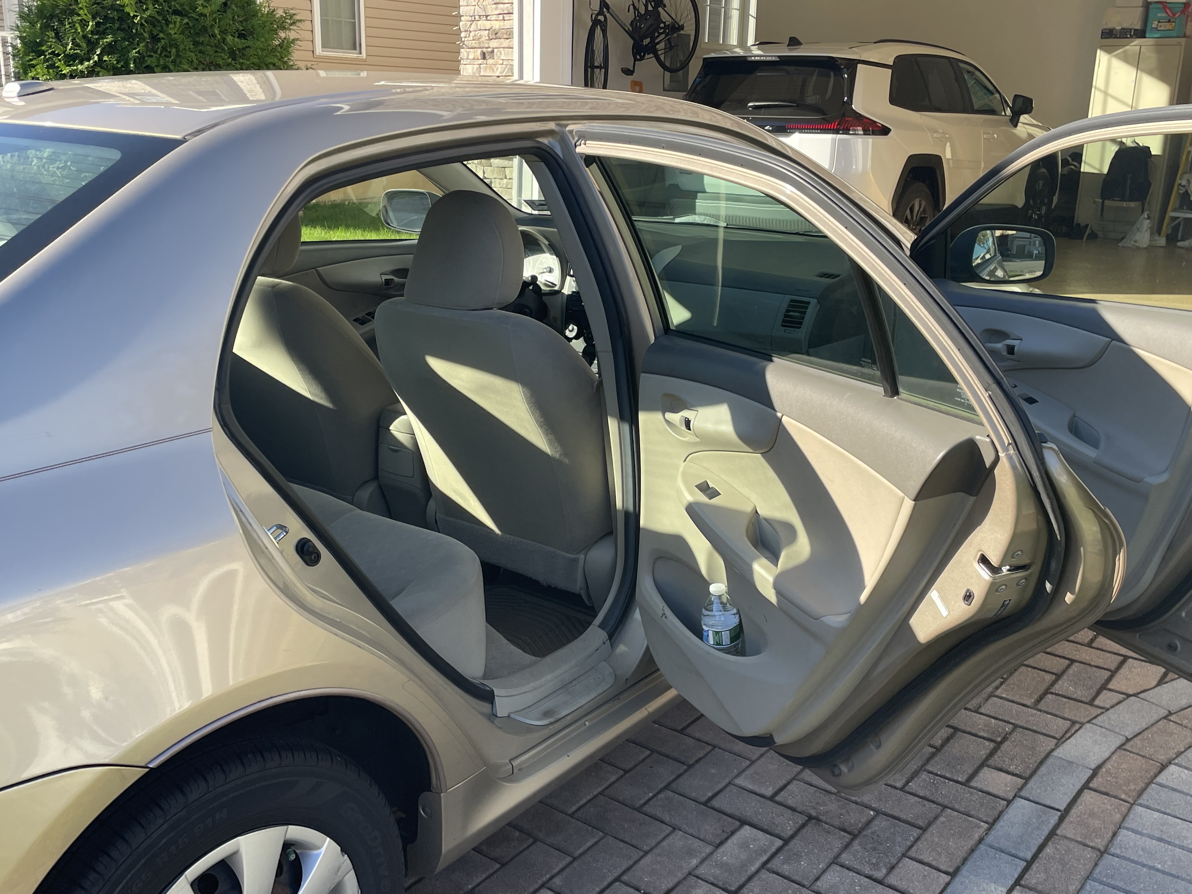 Used 2009 Toyota Corolla LE w/ All Weather Guard Pkg FWD image 17