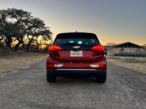 Used 2017 Chevrolet Bolt Premier w/ Driver Confidence II Package image 6