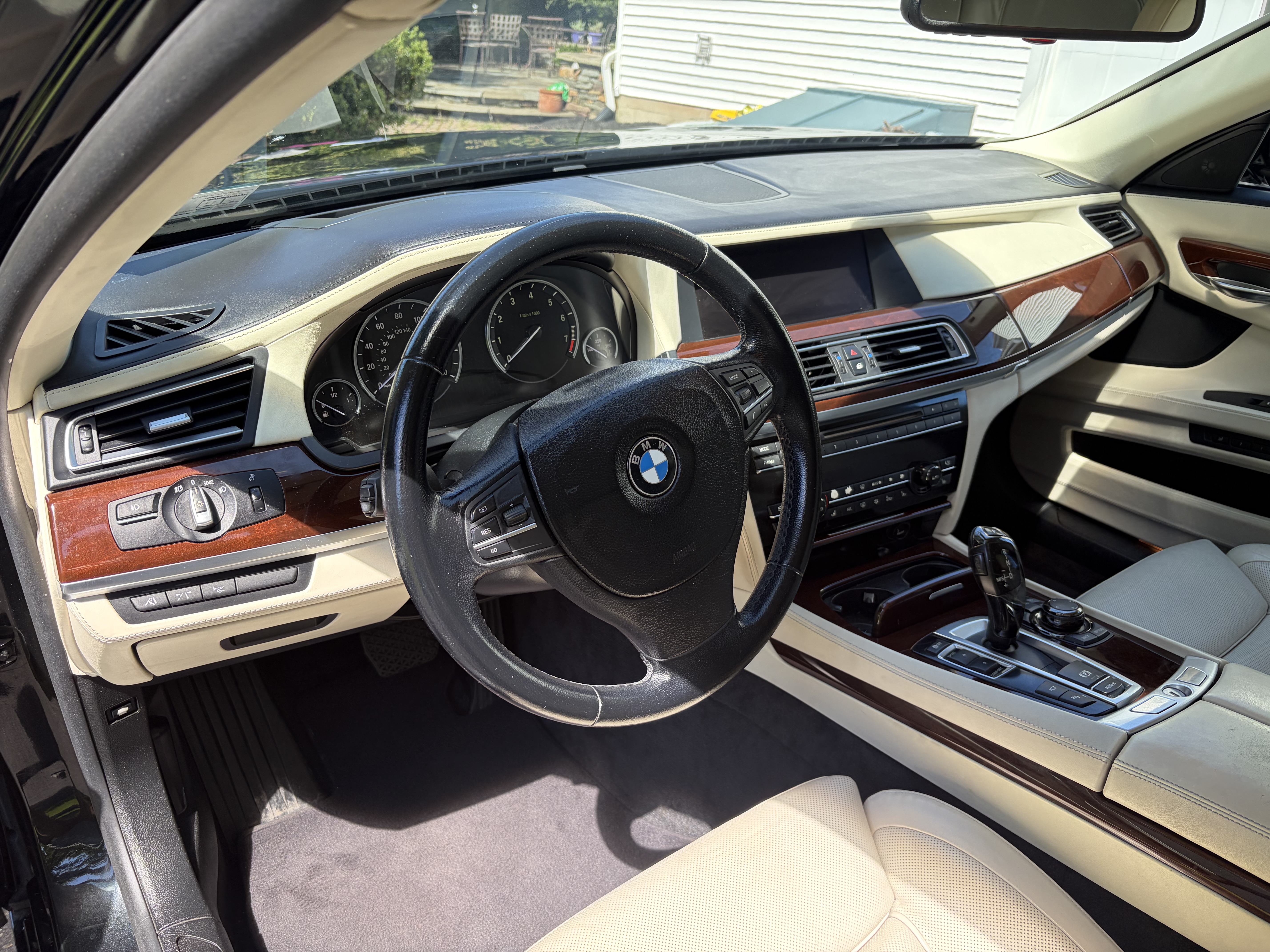 Used 2011 BMW 750i RWD image 18