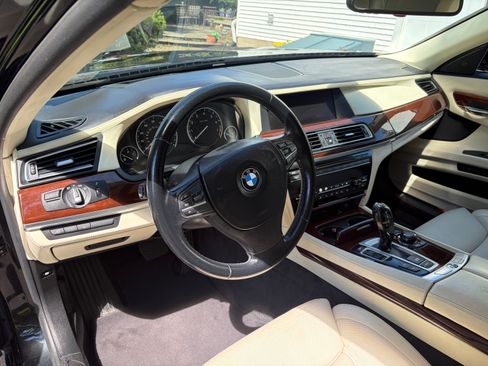 Used 2011 BMW 750i RWD image 18
