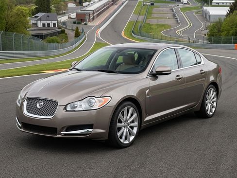 Used 2011 Jaguar XF image 1