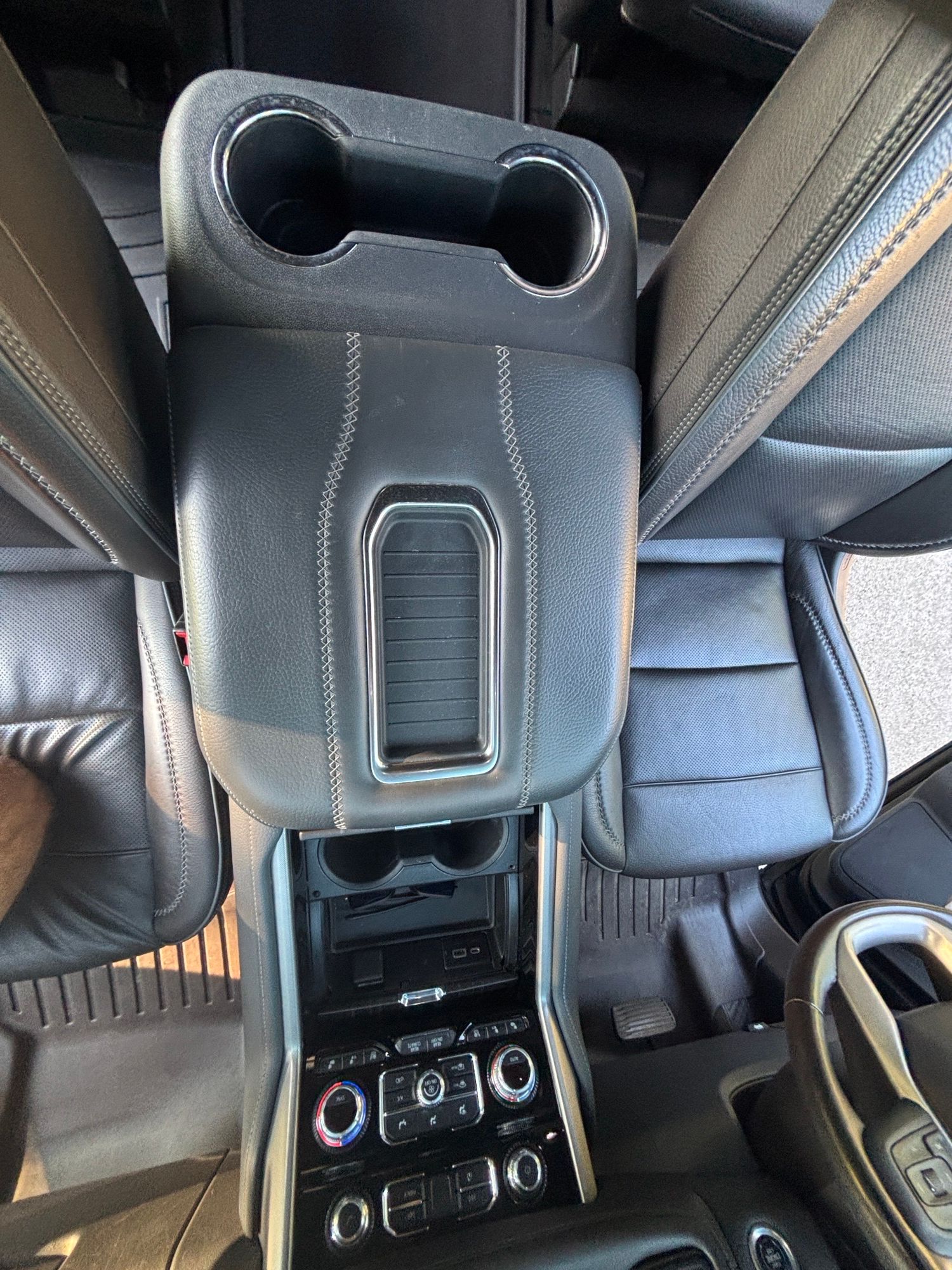 Used 2021 GMC Yukon XL Denali AWD/4WD image 18