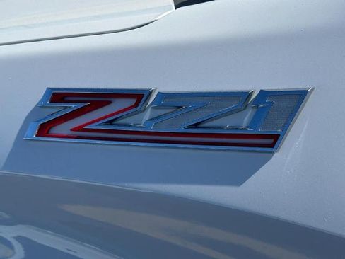 Used 2023 Chevrolet Silverado 1500 LT w/ Z71 Off-Road Package AWD/4WD image 9
