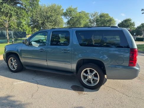 Used 2008 Chevrolet Suburban LT w/ LT Preferred Equipment Group RWD image 2